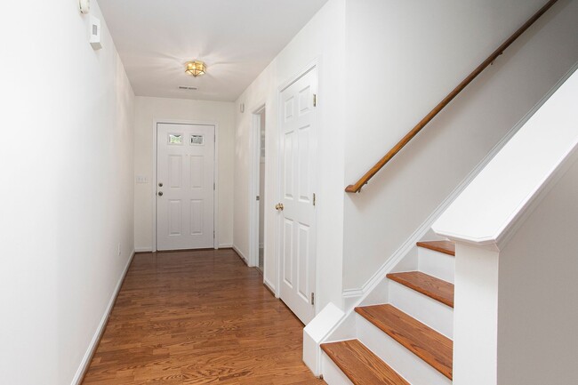 Building Photo - Nice house in SW Durham with fenced yard and scenic view!