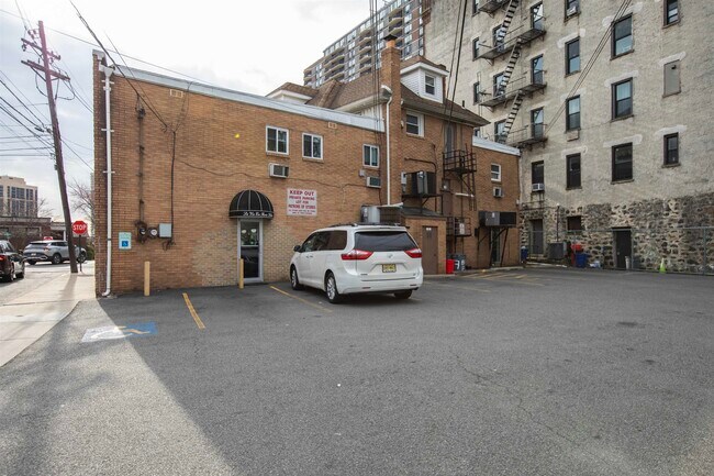 Building Photo - 773 Anderson Ave