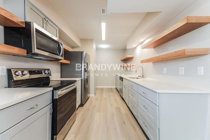 Building Photo - 5010 Collingwood Dr