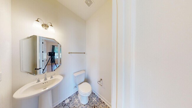 Building Photo - 4BR/ 4.5BA Beautiful Home In Eagles Landing  **$1000 OFF First Full Month**