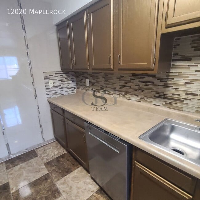 Building Photo - 12020 Maplerock-