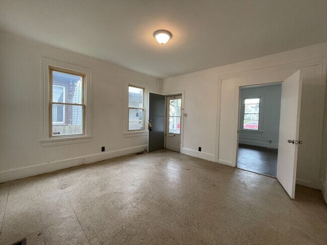 Building Photo - 153 Walnut St