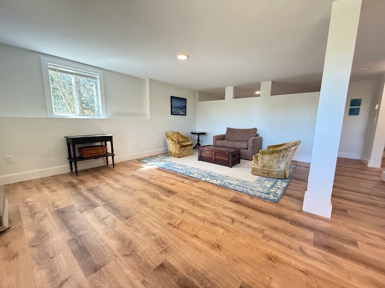 Primary Photo - 74 Battle Ave