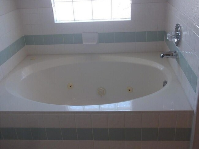 Building Photo - 7680 Dianjou Dr