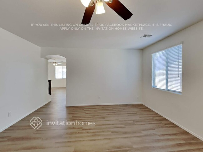 Building Photo - 17585 W Lilac St
