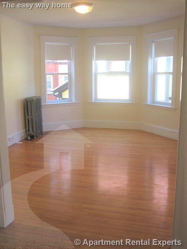 Building Photo - 14 Centre St