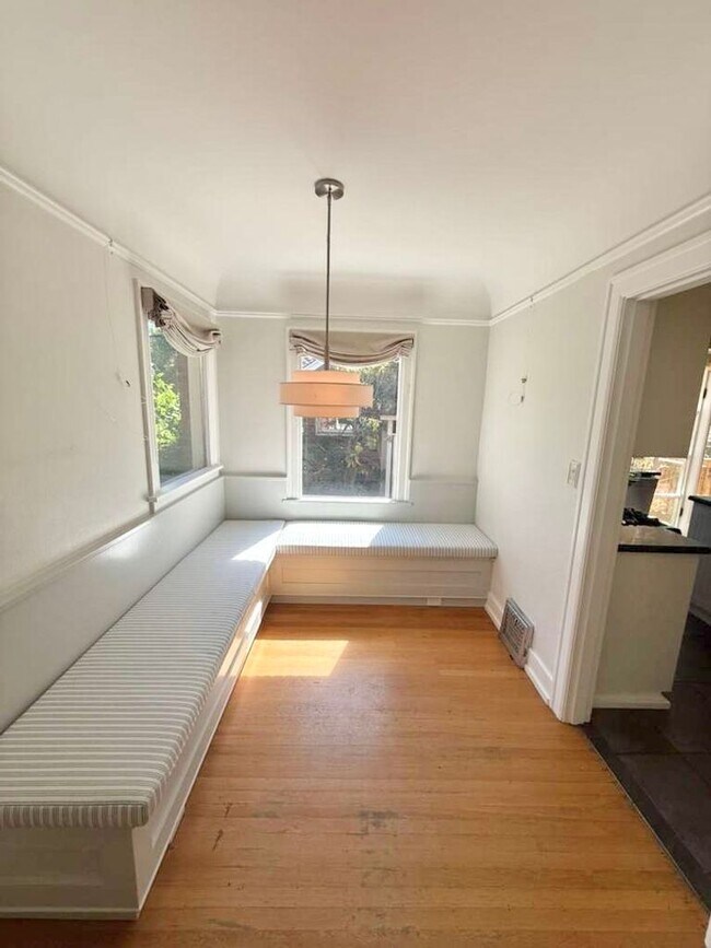 Building Photo - Stylish 3-Bed, 2-Bath Home in the Heart of...