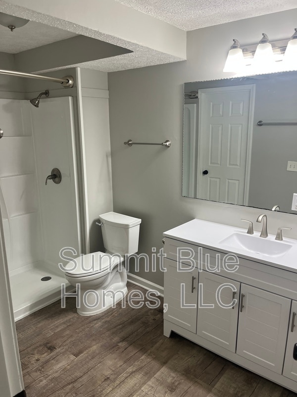 Building Photo - 555 N Dupont Ave