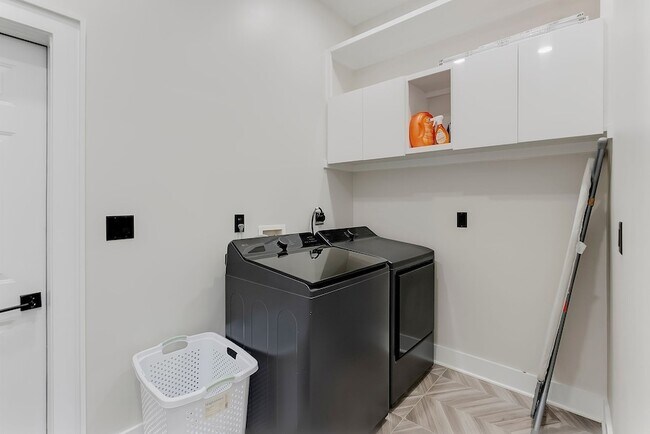 Building Photo - 2111 Cahal Ave