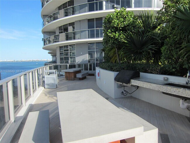 Building Photo - 488 NE 18th St