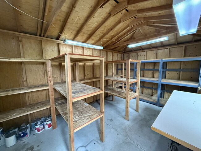 Building Photo - 2225 Marie Ln