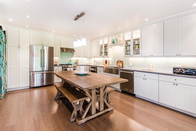 Building Photo - Bluestone - Furnished 3BR/3BA