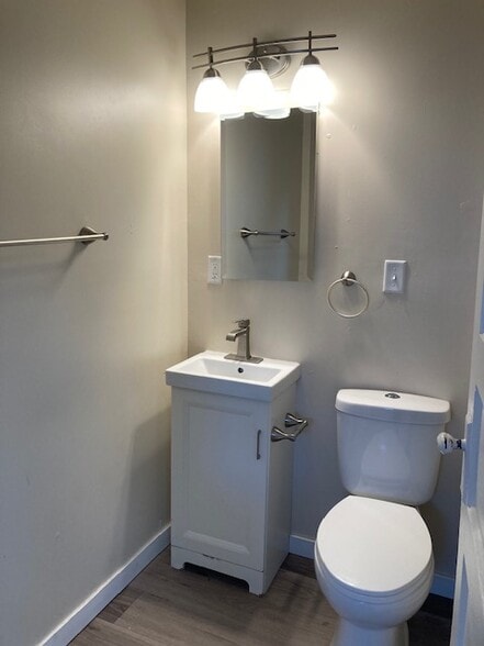 Building Photo - 2112 W 4th St