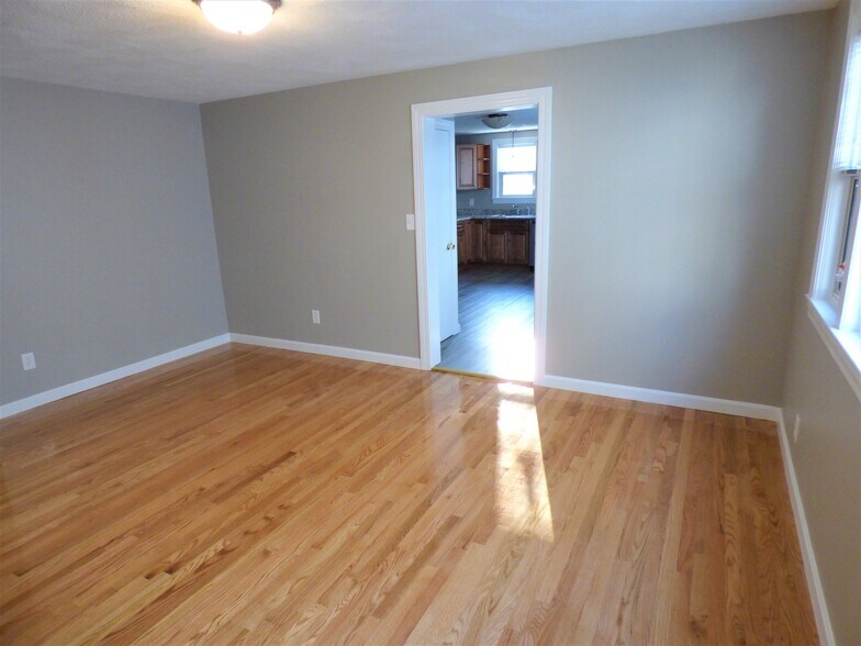 Building Photo - 10 Stearns St