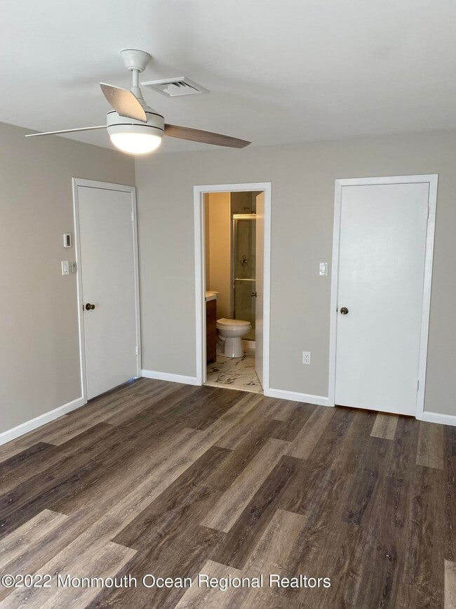 Building Photo - 240 Medford Ct