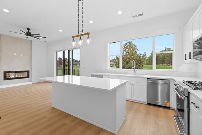 Building Photo - 109 Golf View Dr