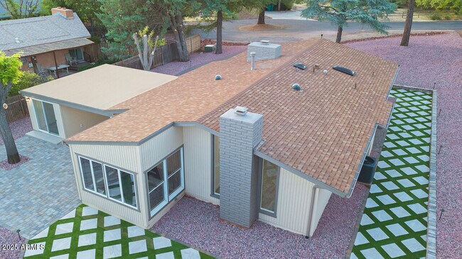 Building Photo - 21 Hummingbird Cir
