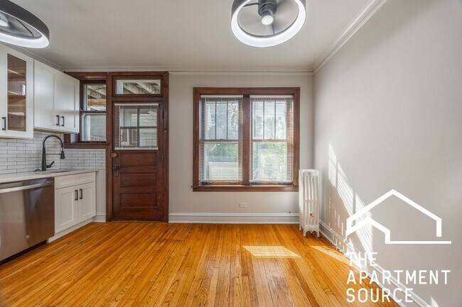 Building Photo - 2641 1/2 N Spaulding Ave