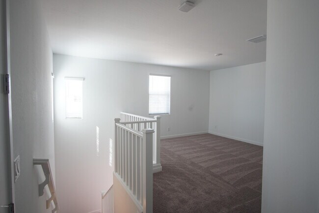 Building Photo - 1079 E Sabino Dr