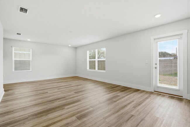 Building Photo - 4932 Valor Ct