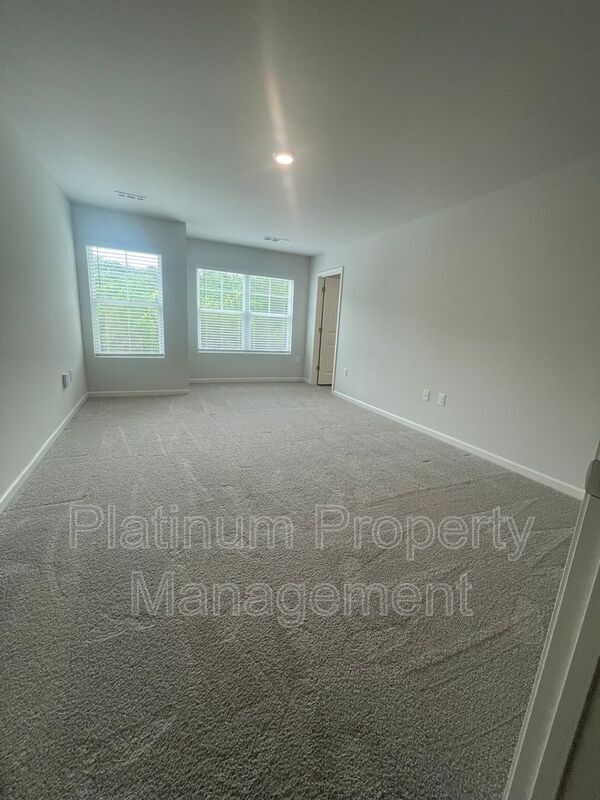 Building Photo - 551 Stoneybrook Dr