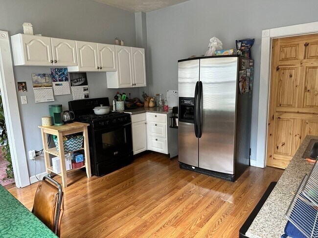 Building Photo - 52 Harvest St