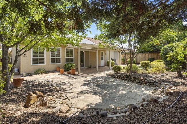Building Photo - 2347 Amber Falls Dr