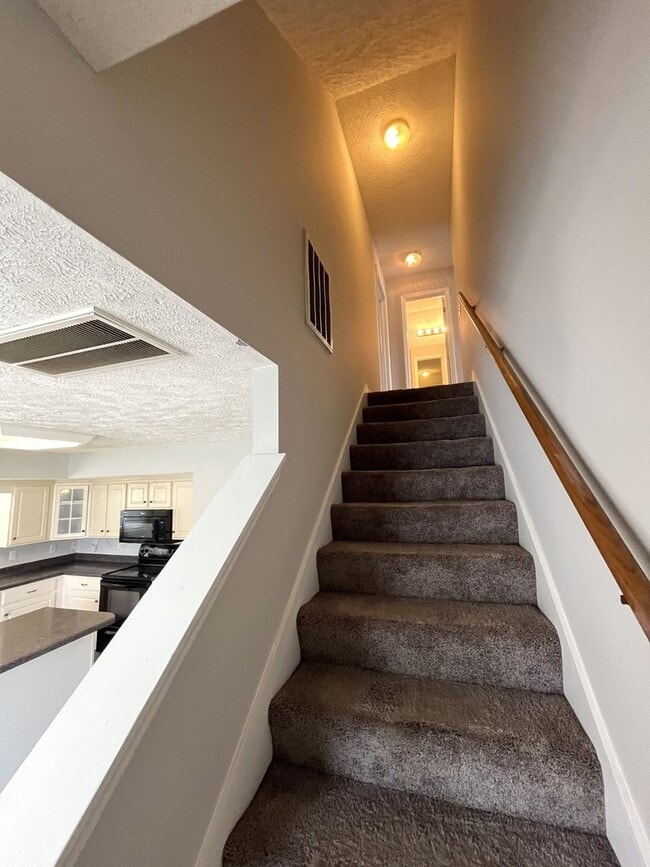 Building Photo - Flexible 4-Bed Home on Corner Lot in Everg...