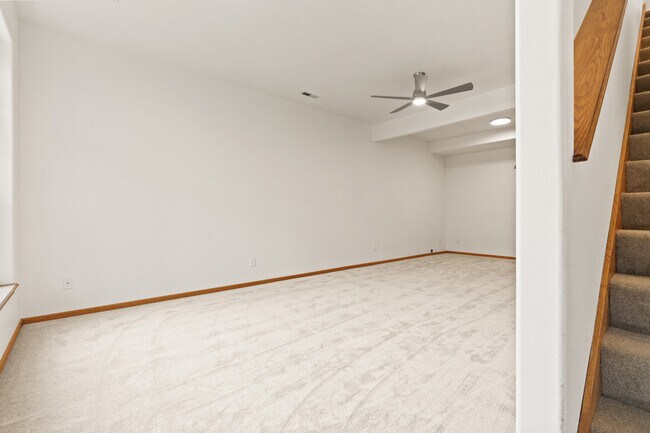 Building Photo - 13 Redtail Ct