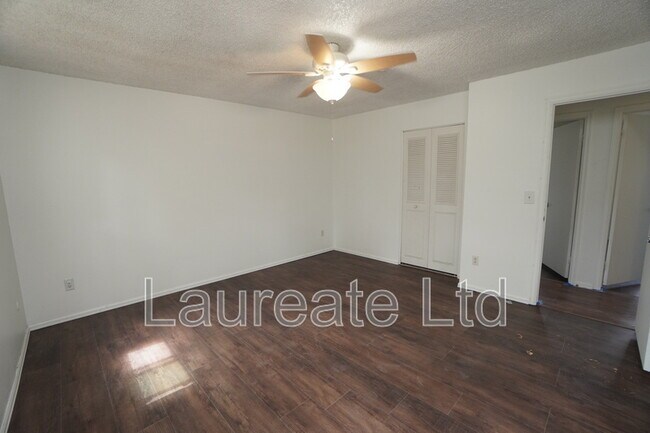 Building Photo - 11536 E Center Dr