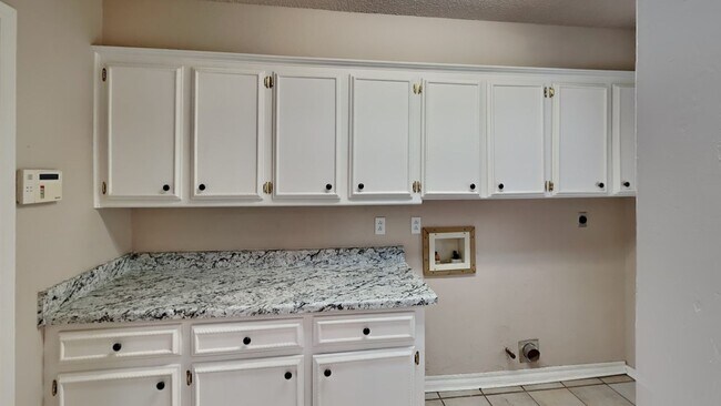 Building Photo - Very Nice 3 bedroom 2 bath home in Edmond ...