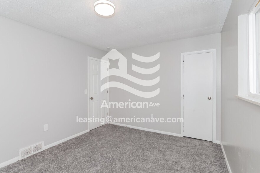 Building Photo - 3075 Percy Ave