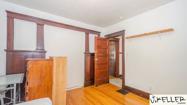 Building Photo - 931 Dewey Ave