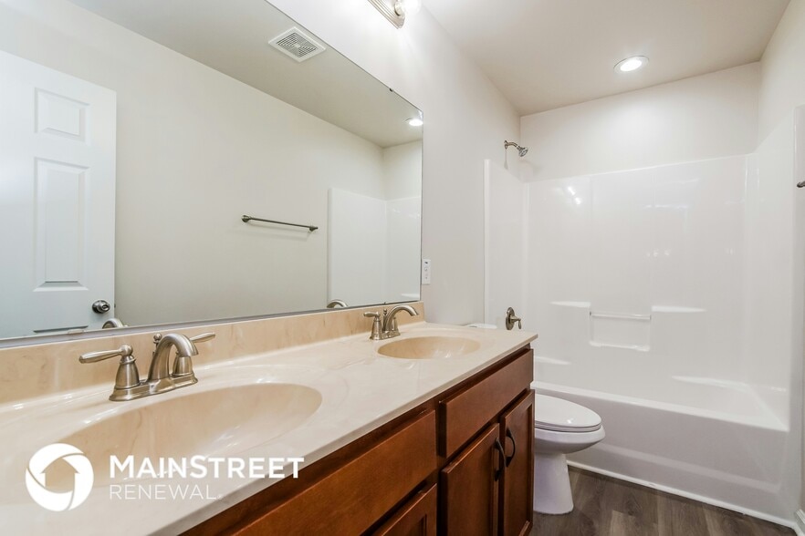 Building Photo - 1445 Lombar St