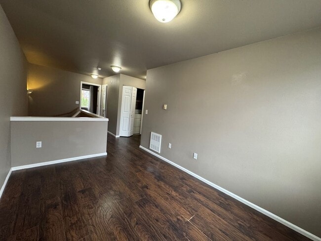 Building Photo - Gated 2 beds 2.5 baths townhome in Ashburn...