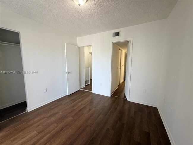 Building Photo - 2710 W 76th St