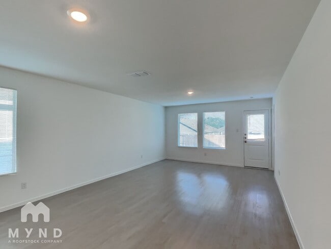 Building Photo - 1262 Basswood Dr