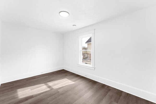 Building Photo - 1754 Godfrey Ave SW