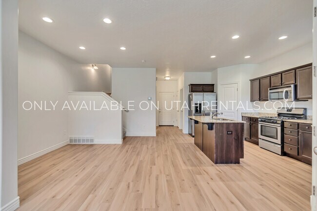 Building Photo - 142 W 3360 N