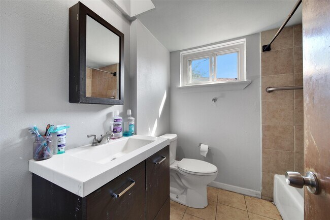 Building Photo - 1559 Diplomat Way