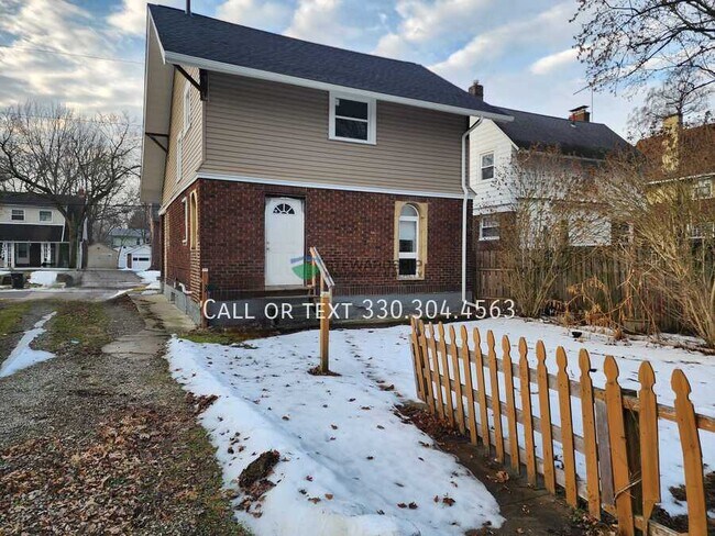 Building Photo - 1603 Hampton Rd