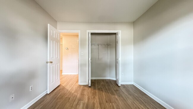 Building Photo - 5568 Annandale Dr