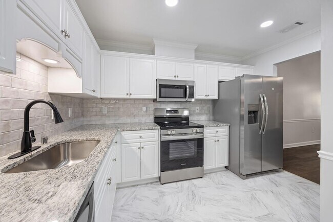 Building Photo - 638 Goodale Ln