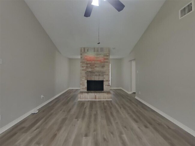 Building Photo - 22510 Braken Carter Ln
