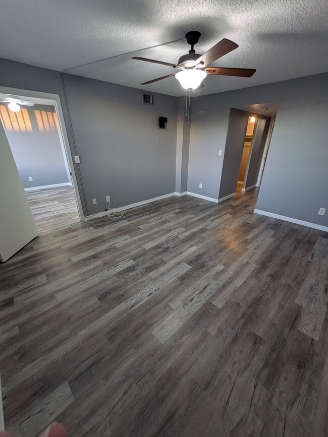 Building Photo - 4710 Bay St NE