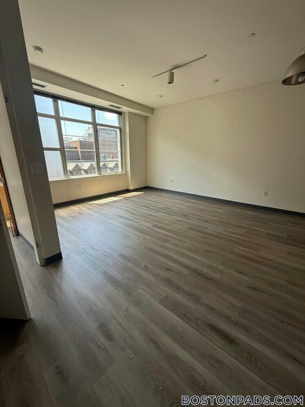 Building Photo - 160 E Berkeley St