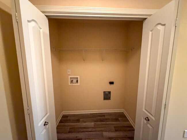 Building Photo - 150 Iron Horse Dr E