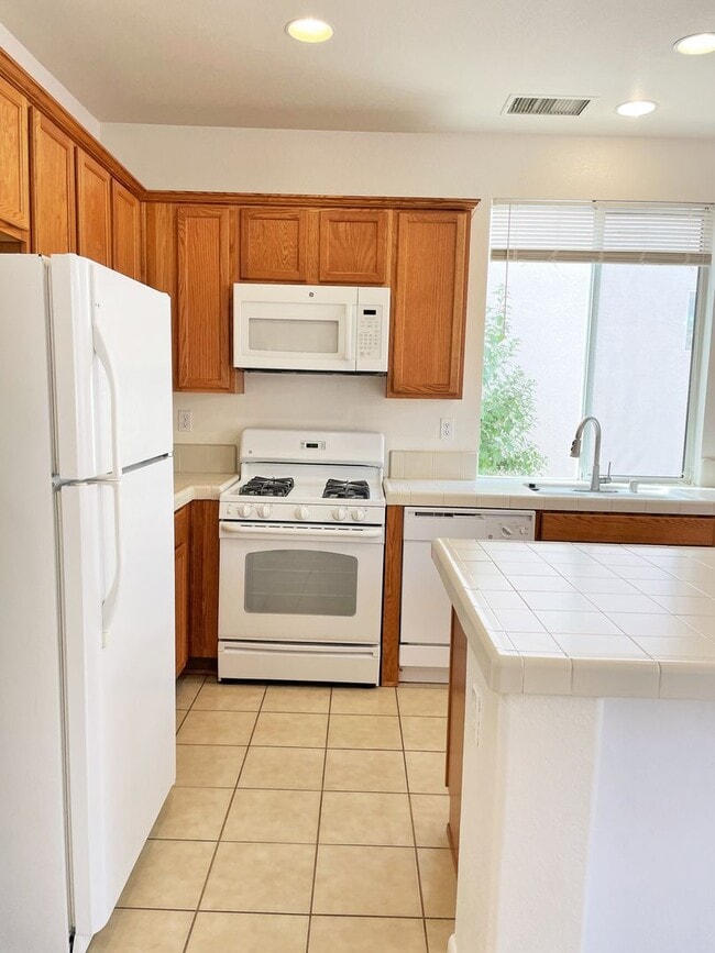 Building Photo - Cute 2 story home in Natomas, 2 master bed...