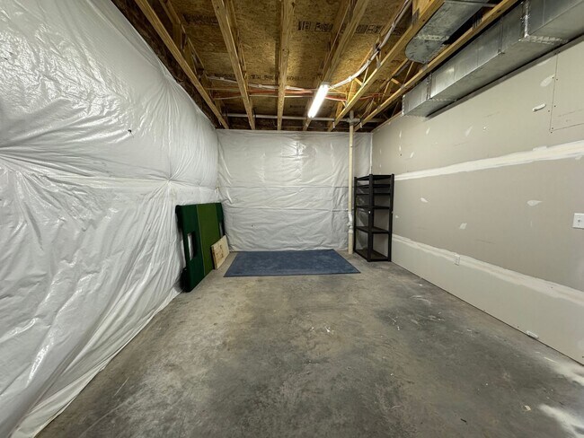 Building Photo - Beautiful Townhome in Spring Oaks!