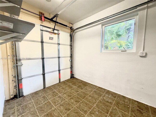 Building Photo - 4934 NW 94th Doral Pl